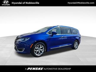 Used 2018 Chrysler Pacifica Touring-L w/ Tire & Wheel Group image 1