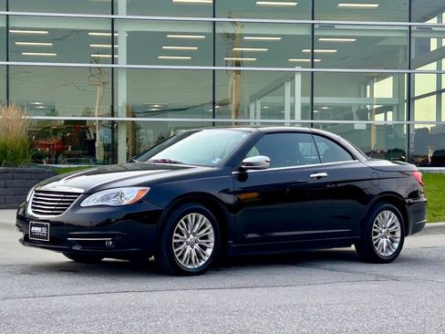 Used 2011 Chrysler 200 Limited FWD image 3