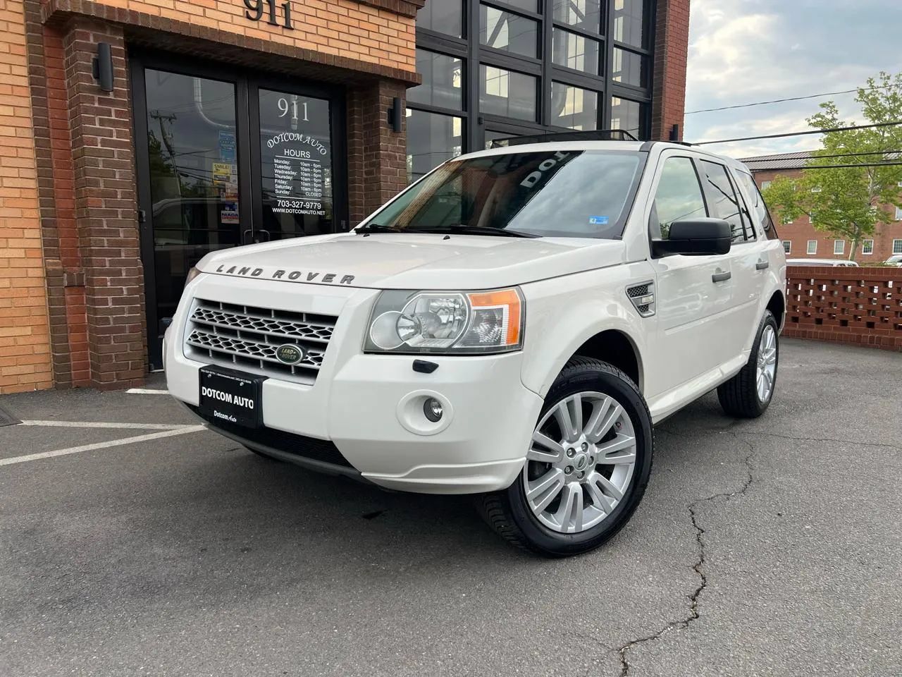 Used 2010 Land Rover LR2 HSE AWD/4WD image 1