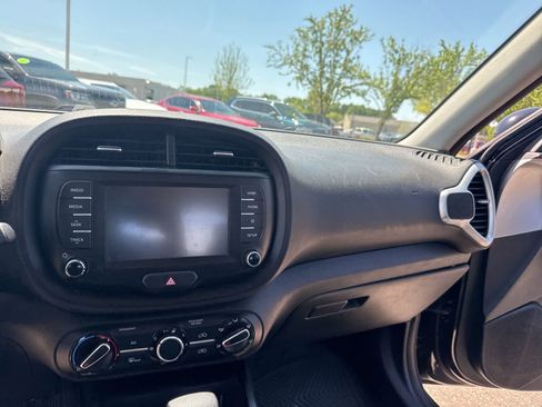 Used 2021 Kia Soul LX FWD image 19