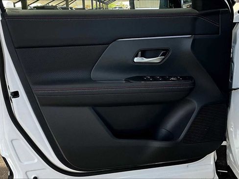 New 2026 Nissan Kicks SR image 13