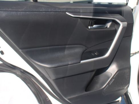 Used 2020 Toyota RAV4 XLE w/ Carpet Mat Package FWD image 13