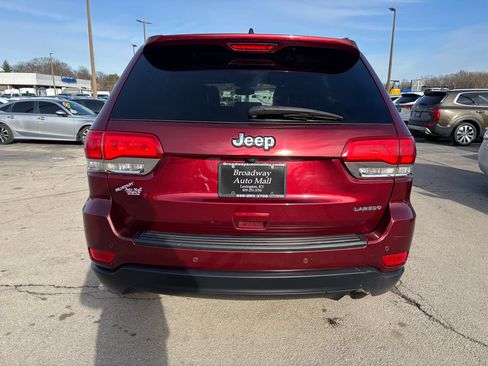 Used 2019 Jeep Grand Cherokee Laredo w/ Laredo X Package image 4