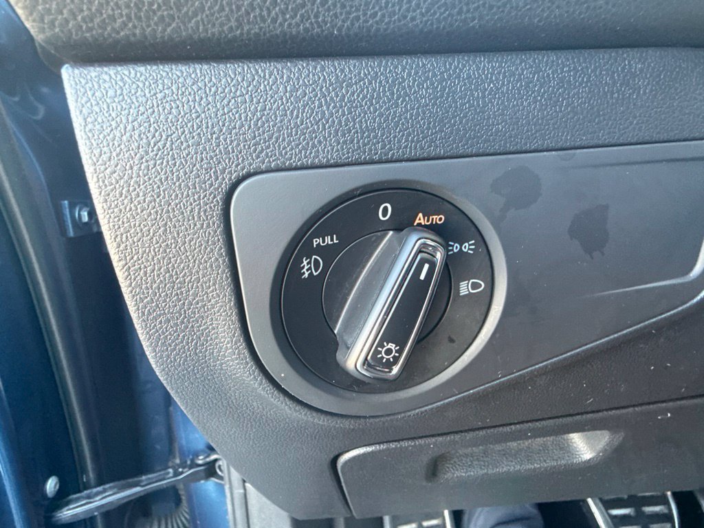 Used 2018 Volkswagen Tiguan SEL Premium w/ R-Line Package FWD image 22