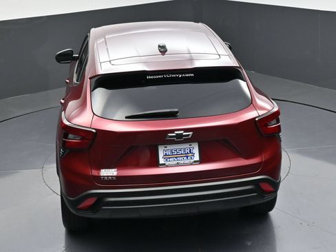 Used 2024 Chevrolet Trax LS FWD image 43