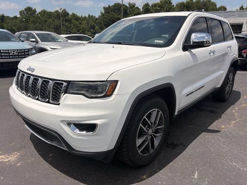 Used 2017 Jeep Grand Cherokee Limited w/ Luxury Group II RWD image 3