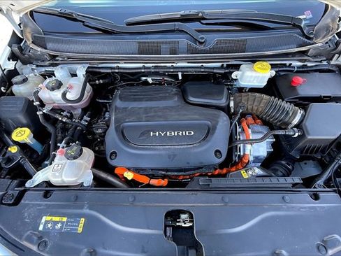 Used 2017 Chrysler Pacifica Touring Plus image 9