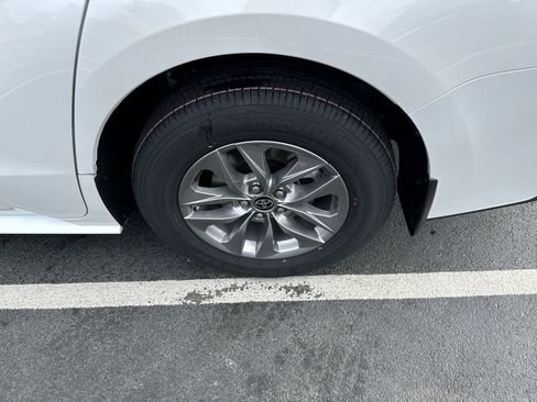 New 2025 Toyota Sienna XLE image 12
