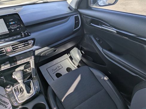 Used 2023 Kia Seltos S w/ Navigation Package image 18
