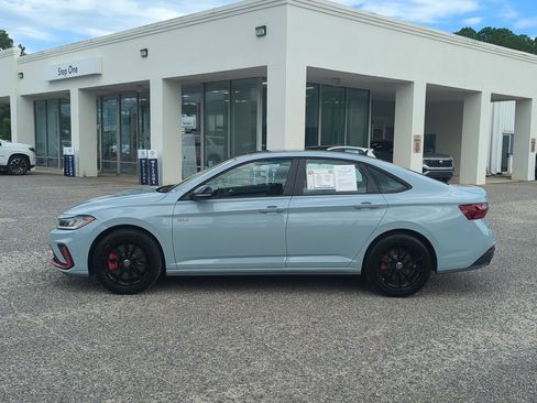 Used 2025 Volkswagen Jetta GLI Autobahn FWD image 4