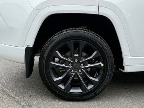 New 2026 Jeep Grand Cherokee Limited AWD/4WD image 18