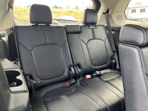 Used 2025 Honda Pilot Touring image 12