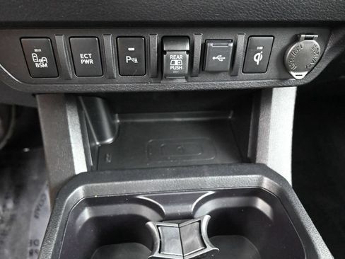Used 2022 Toyota Tacoma TRD Sport w/ Technology Package AWD/4WD image 14