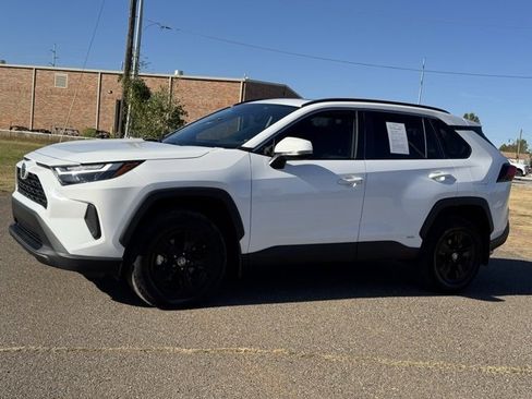 Used 2024 Toyota RAV4 XLE w/ Convenience Package image 3