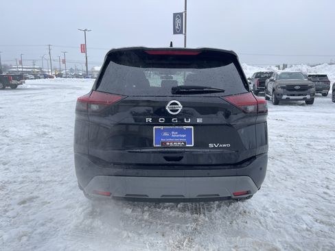 Used 2021 Nissan Rogue SV image 4