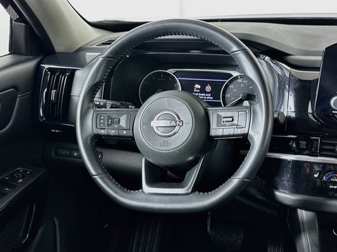 Used 2025 Nissan Pathfinder SV AWD/4WD image 18