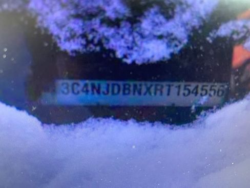 Used 2024 Jeep Compass Latitude image 7