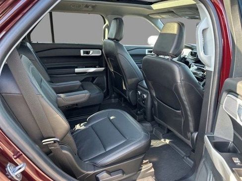 Certified 2022 Ford Explorer Limited w/ Equipment Group 301A AWD/4WD image 19