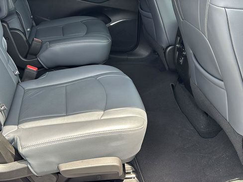 Certified 2024 Buick Enclave Essence AWD/4WD image 21