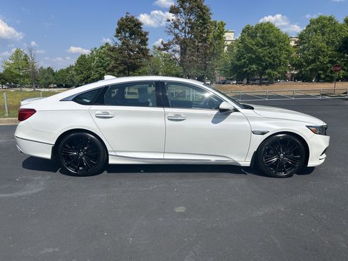 Used 2018 Honda Accord Touring image 10