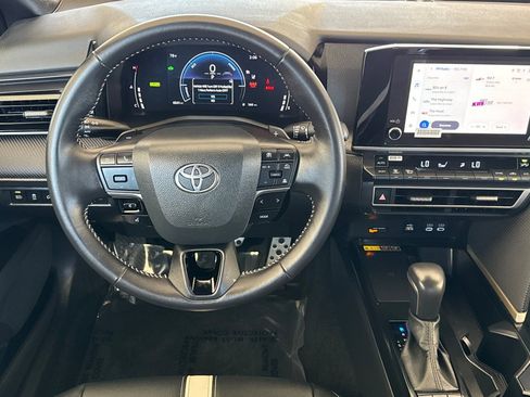 Used 2025 Toyota Camry SE w/ Convenience Package FWD image 14