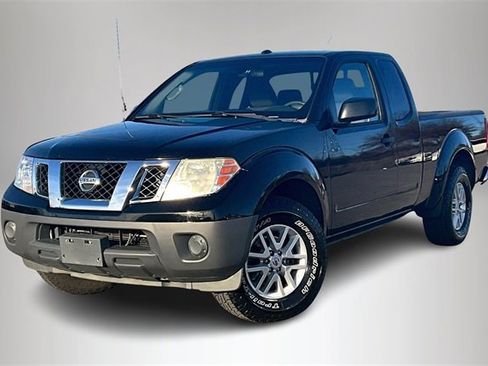 Used 2015 Nissan Frontier SV image 2
