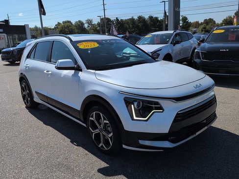 Used 2023 Kia Niro EX Touring FWD image 1