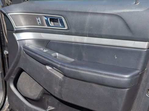 Used 2017 Ford Explorer XLT w/ Equipment Group 202A FWD image 39