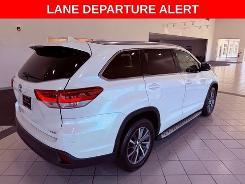 Used 2018 Toyota Highlander XLE image 9