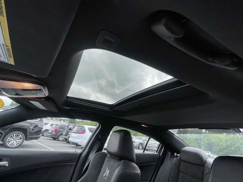 Used 2017 Dodge Charger R/T Scat Pack w/ Technology Group RWD image 17