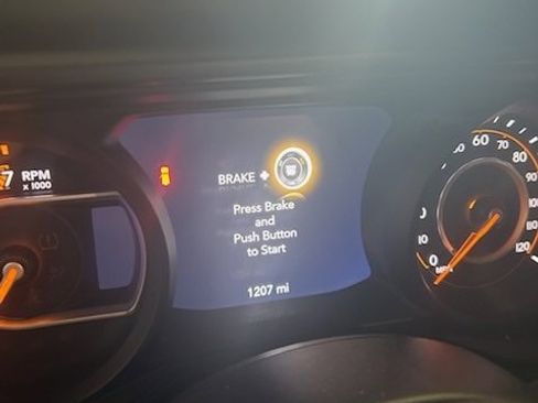 Used 2025 Jeep Wrangler Sport S image 4