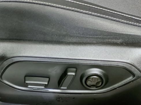 Used 2025 Jeep Grand Cherokee L Laredo RWD image 15