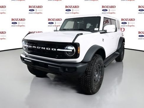 New 2025 Ford Bronco Outer Banks w/ Sasquatch Package image 3