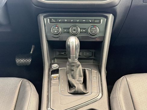 Used 2019 Volkswagen Tiguan SE w/ Panoramic Sunroof Package image 18