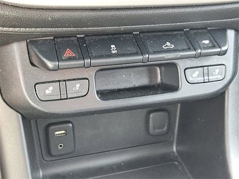 Used 2016 GMC Canyon SLT image 18