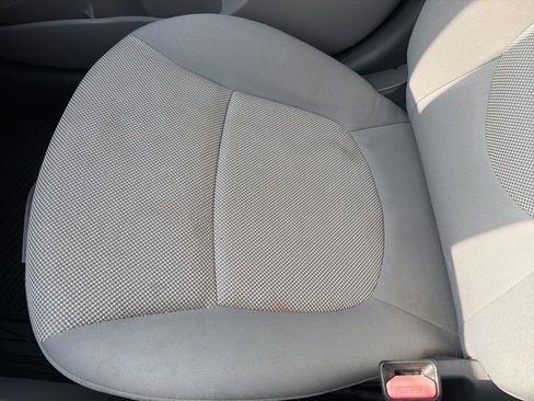 Used 2012 Hyundai Accent GLS FWD image 24