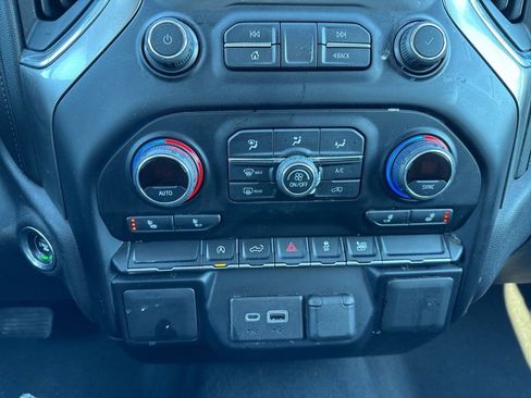 Used 2021 Chevrolet Silverado 1500 LT image 12