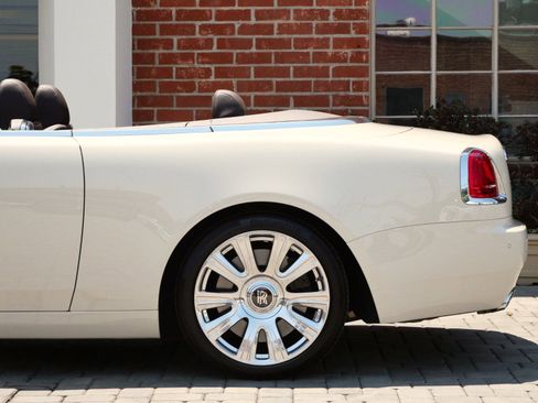 Used 2018 Rolls-Royce Dawn image 22