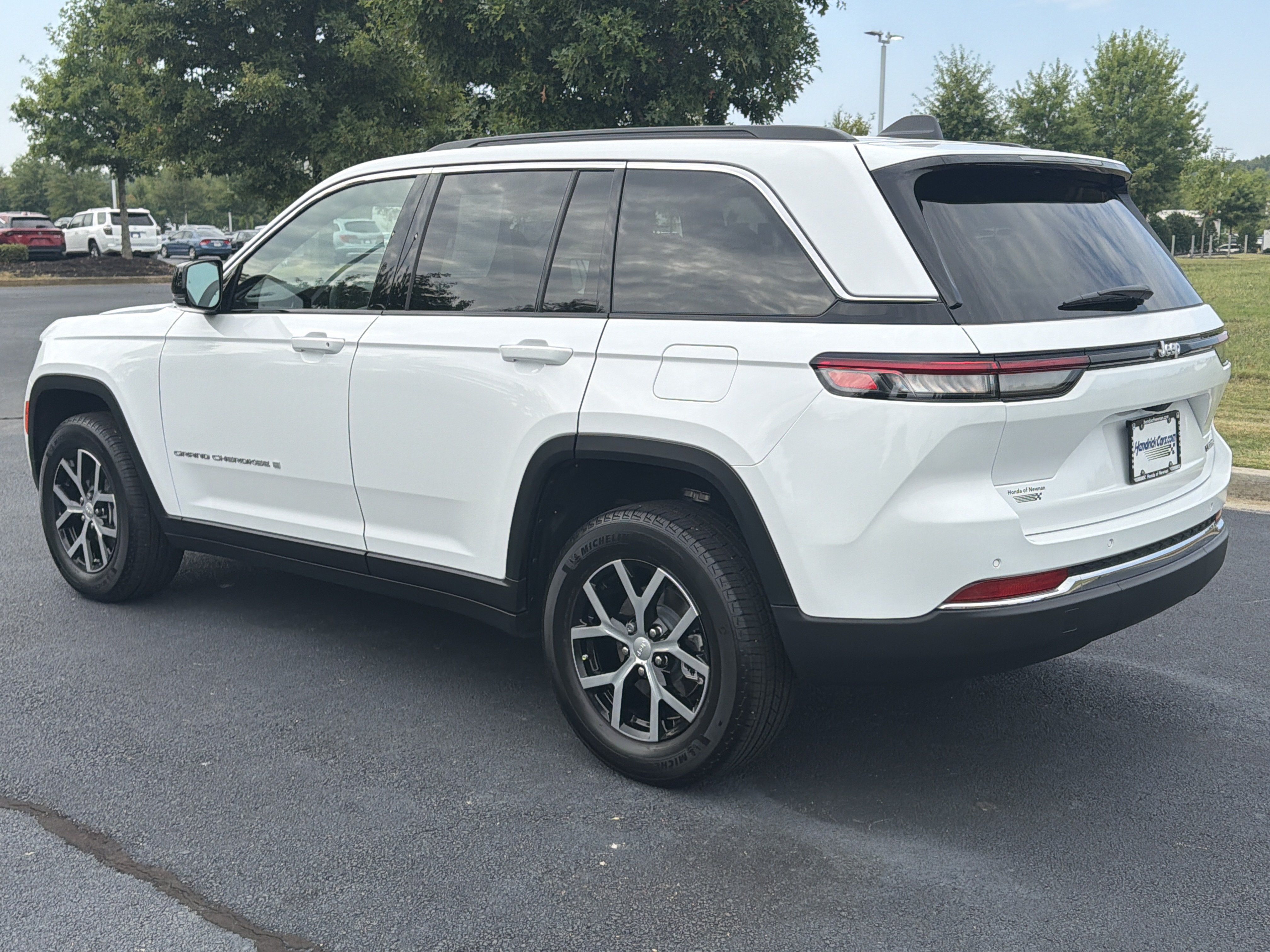 Used 2025 Jeep Grand Cherokee Limited RWD image 7