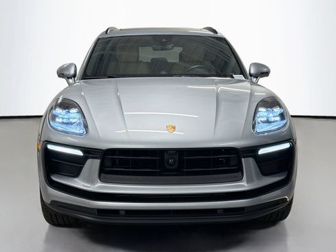 Certified 2025 Porsche Macan AWD/4WD image 6