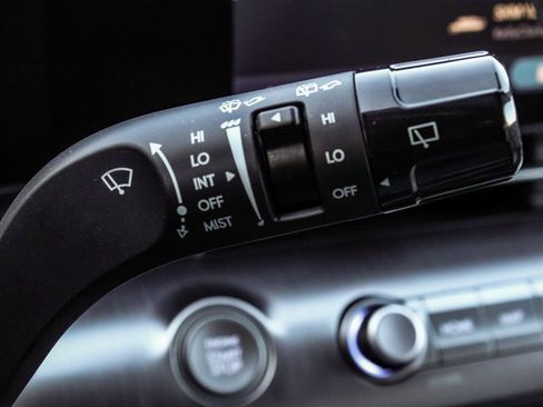 Used 2025 Hyundai Kona SEL image 28