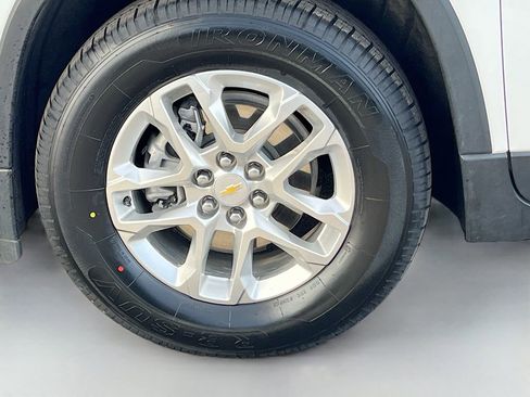 Used 2021 Chevrolet Traverse LT FWD image 33
