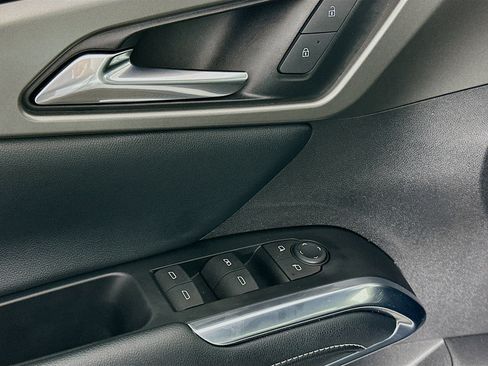 Used 2025 Chevrolet Traverse LT image 15