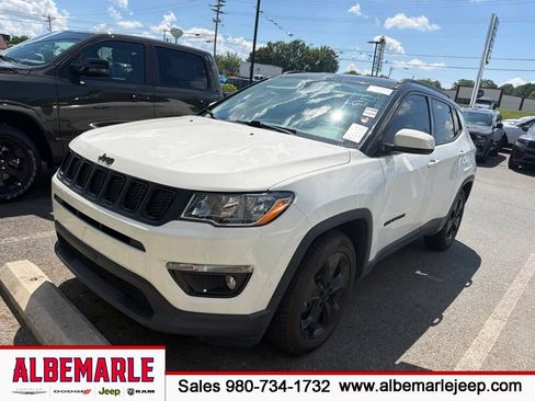 Used 2019 Jeep Compass Latitude FWD image 1
