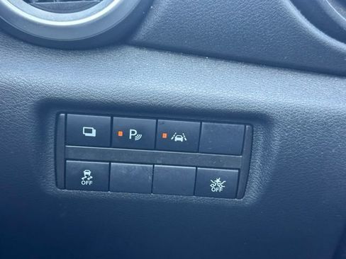 Used 2021 Nissan Versa S FWD image 19