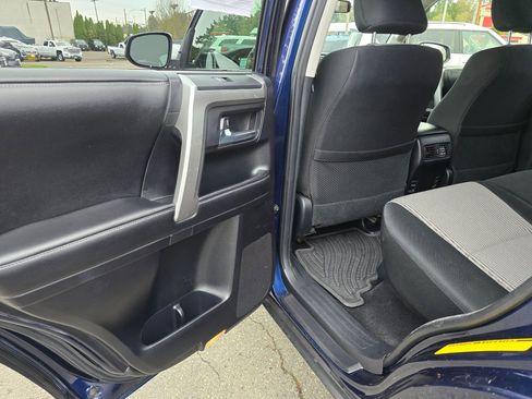 Used 2015 Toyota 4Runner SR5 image 17