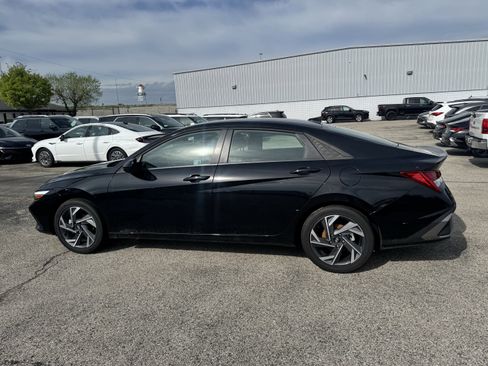 Used 2025 Hyundai Elantra SEL image 11