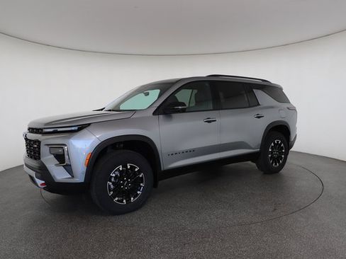 Used 2025 Chevrolet Traverse Z71 w/ Enhanced Driving Package image 3