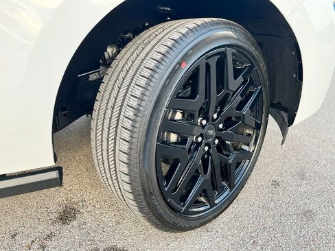 New 2026 Ford Expedition Platinum w/ Stealth Performance Package AWD/4WD image 6
