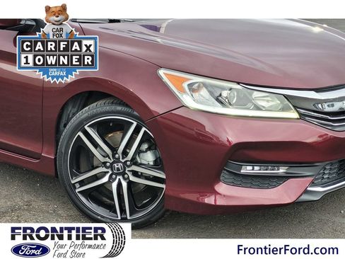 Used 2017 Honda Accord Sport Special Edition image 4